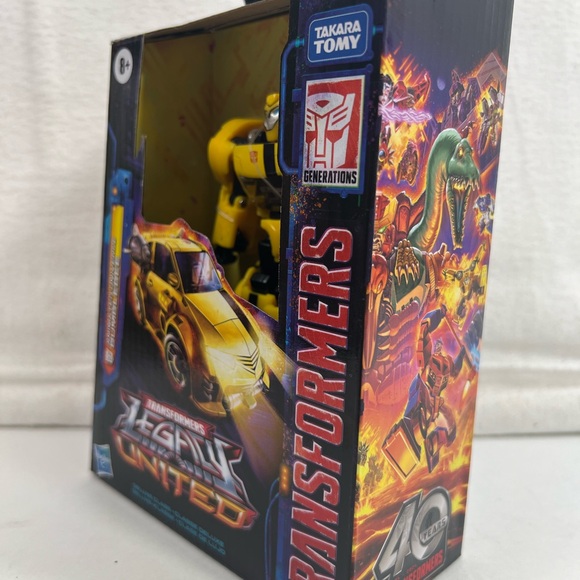 Transformers Hasbro Legacy United Animated Universe Deluxe Class Bumblebee! - Picture 3 of 5